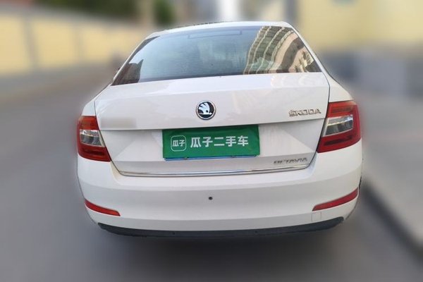 Skoda Octavia 2015, 128000 км, за 3857 USD