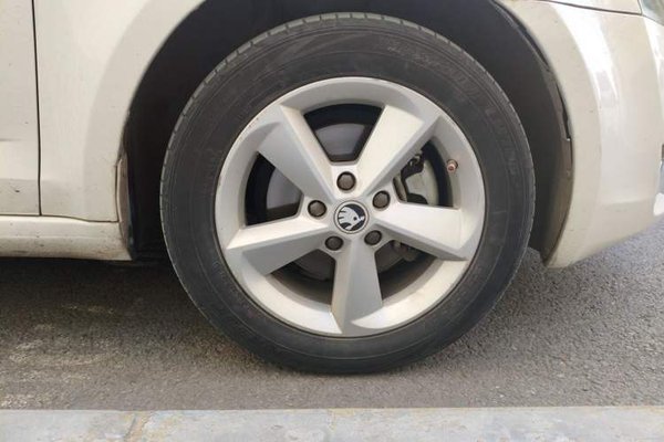 Skoda Octavia 2015, 128000 км, за 3857 USD - фото 8