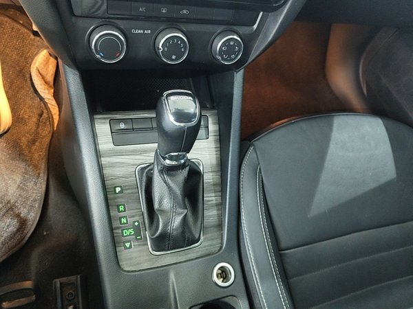 Skoda Octavia 2017, 99200 км, за 7371 USD - фото 19