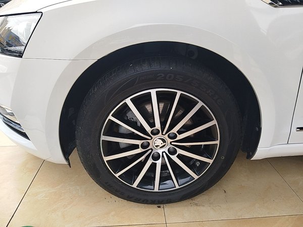 Skoda Octavia 2018, 161800 км, за 7290 USD - фото 8