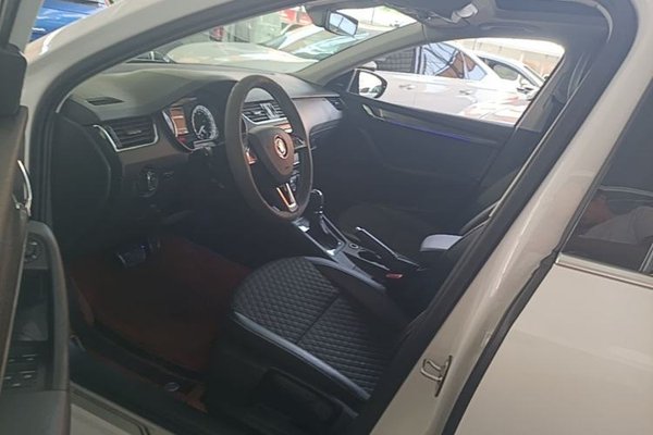 Skoda Octavia 2018, 64600 км, за 8876 USD - фото 25