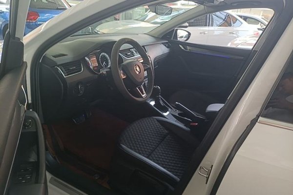 Skoda Octavia 2018, 64600 км, за 8876 USD - фото 24