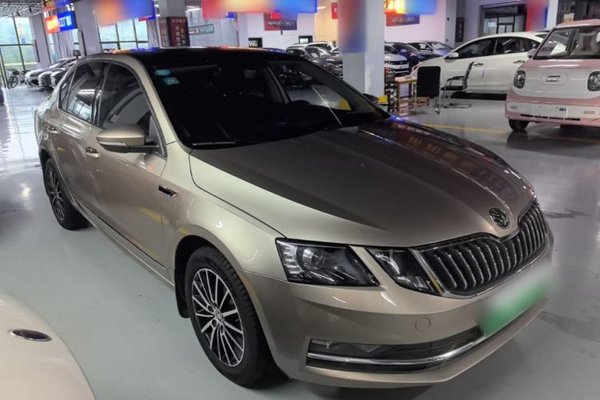 Skoda Octavia 2019, 106800 км, за 9156 USD