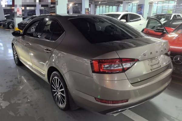 Skoda Octavia 2019, 106800 км, за 9156 USD