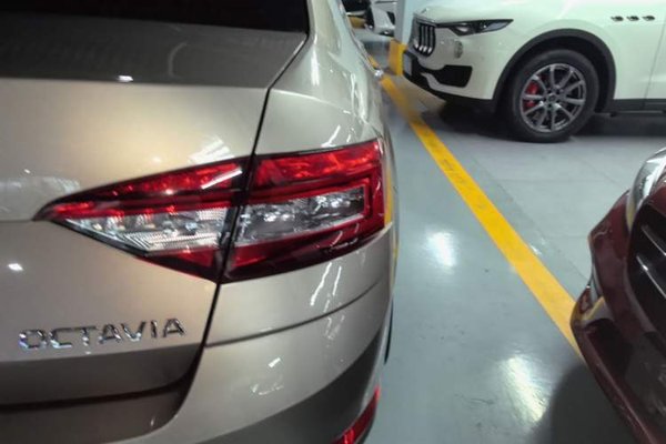 Skoda Octavia 2019, 106800 км, за 9156 USD - фото 9