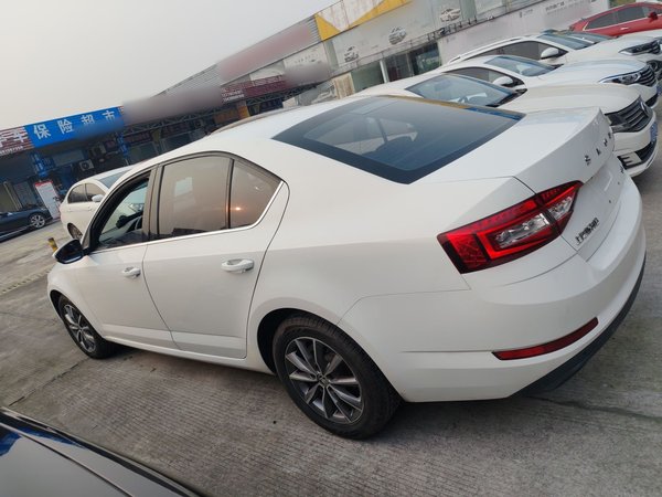 Skoda Octavia 2022, 132200 км, за 9607 USD