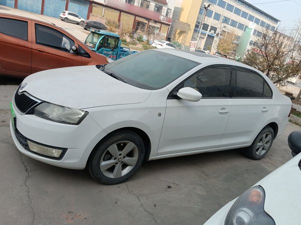 Skoda Rapid 2015, 129500 км, за 3879 USD