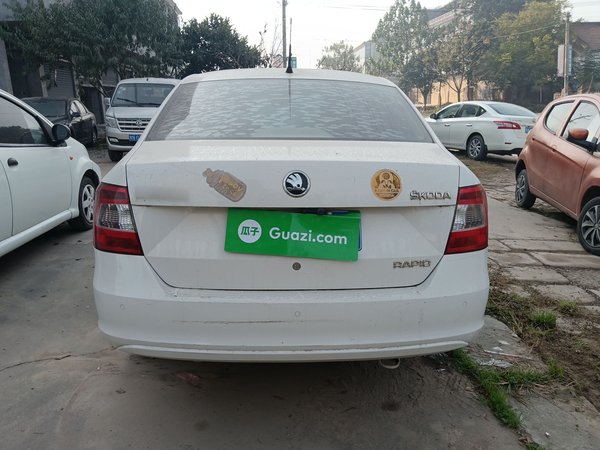 Skoda Rapid 2015, 129500 км, за 3879 USD