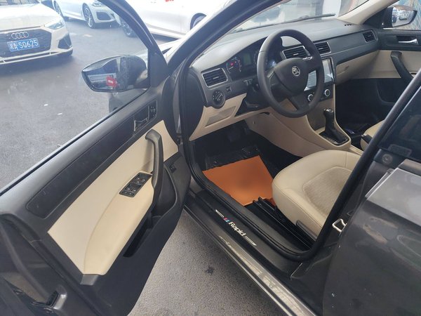 Skoda Rapid 2015, 143200 км, за 4387 USD - фото 12