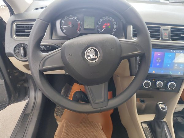 Skoda Rapid 2015 1.6L Automatic Smart Selection Model, 2015 года