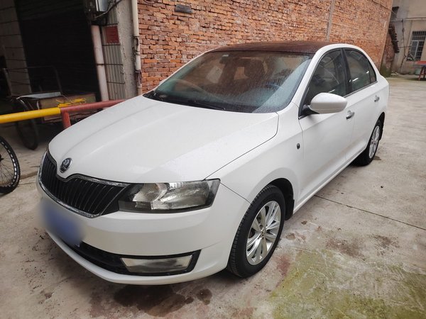 Skoda Rapid 2015, 152800 км, за 4182 USD