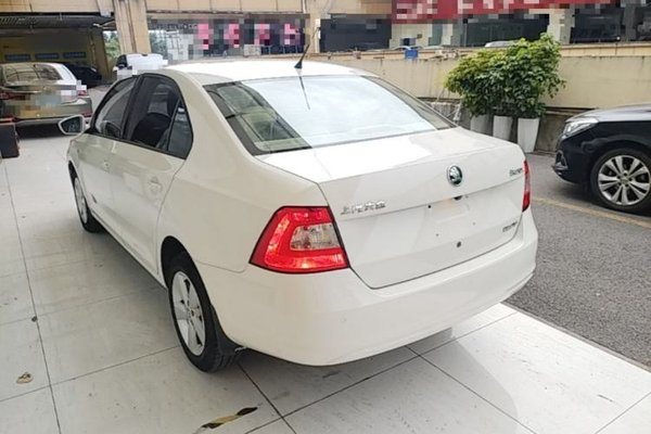 Skoda Rapid 2015, 95399 км, за 4308 USD