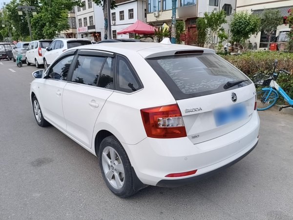 Skoda Rapid Spaceback 2016, 62900 км, за 6207 USD
