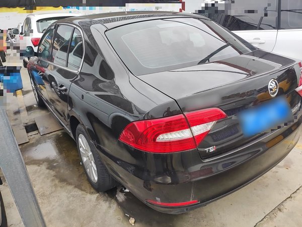 Skoda Superb 2013, 126400 км, за 5644 USD