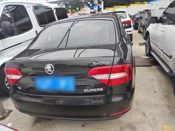 Skoda Superb 2013, 126400 км, за 5644 USD