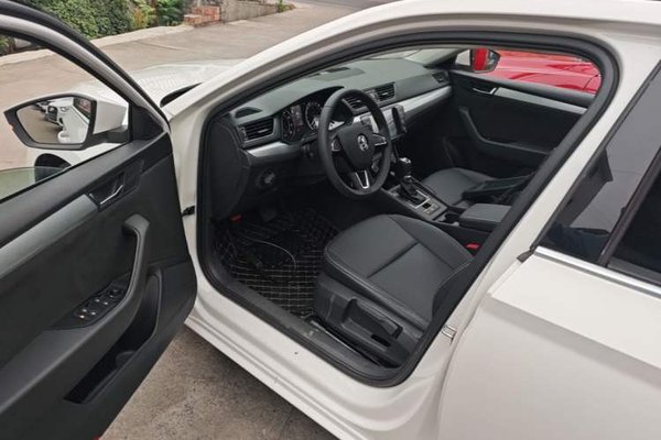 Skoda Superb 2013, 91300 км, за 7189 USD - фото 19