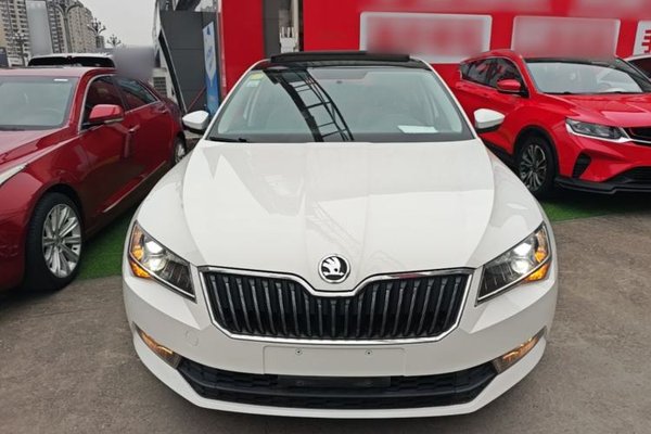 Skoda Superb 2013, 91300 км, за 7189 USD