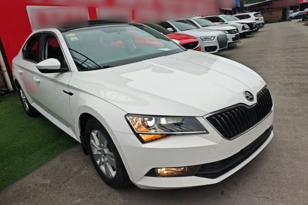 Skoda Superb 2013, 91300 км, за 7189 USD