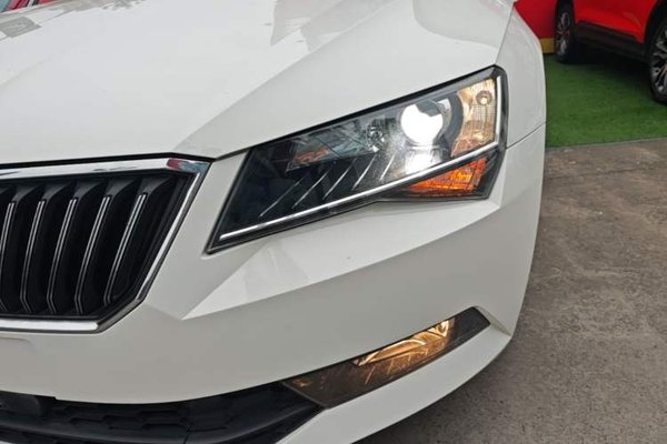 Skoda Superb 2013, 91300 км, за 7189 USD - фото 9