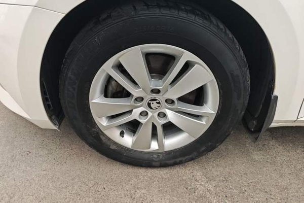 Skoda Superb 2013, 91300 км, за 7189 USD - фото 8