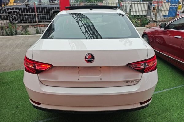 Skoda Superb 2013, 91300 км, за 7189 USD