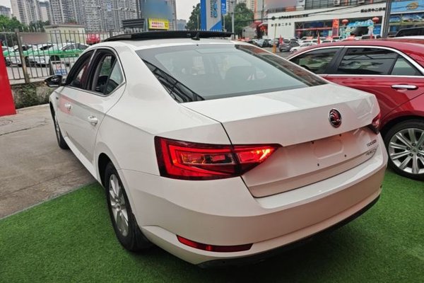 Skoda Superb 2013, 91300 км, за 7189 USD