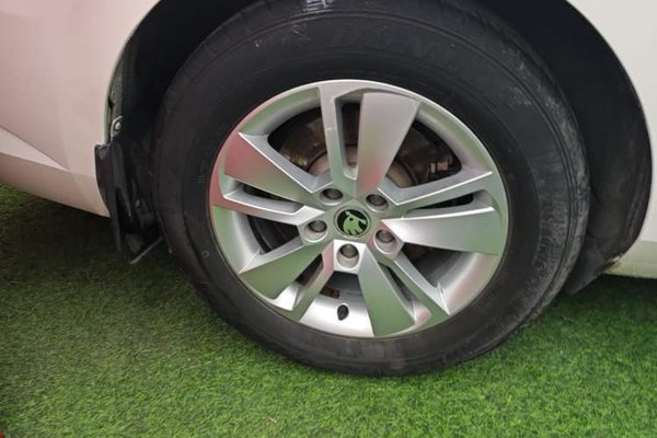 Skoda Superb 2013, 91300 км, за 7189 USD - фото 10