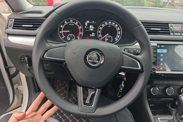 Skoda Superb 2013, 91300 км, за 7189 USD - фото 14