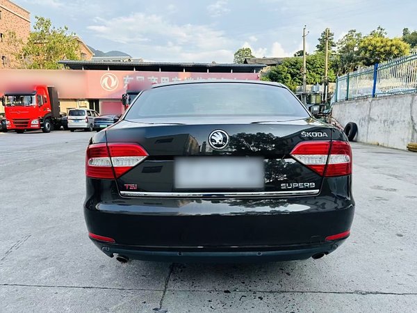 Skoda Superb 2013, 127400 км, за 5814 USD