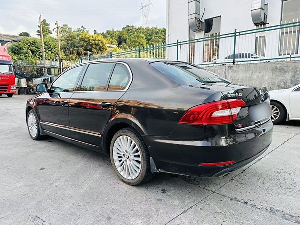 Skoda Superb 2013, 127400 км, за 5814 USD