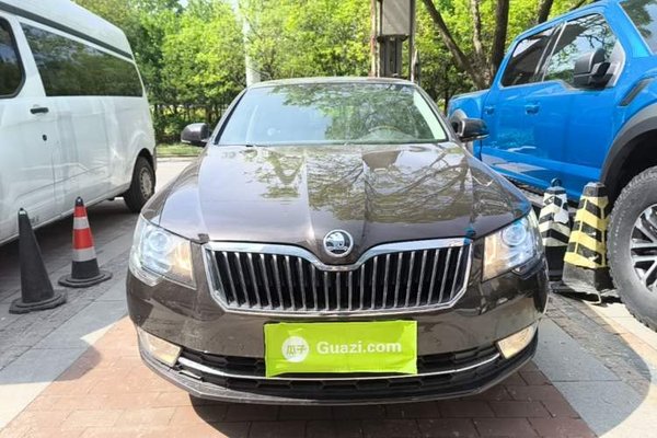 Skoda Superb 2013, 151200 км, за 6330 USD