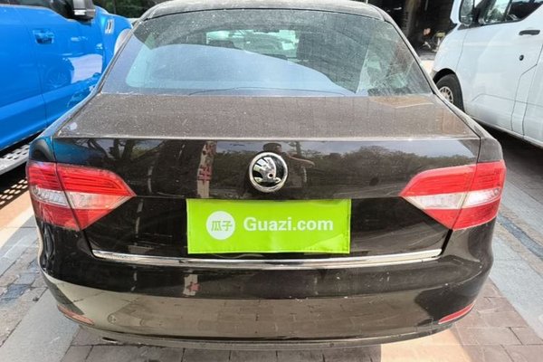Skoda Superb 2013, 151200 км, за 6330 USD