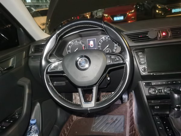 Skoda Superb 2016, 119100 км, за 6501 USD - фото 11