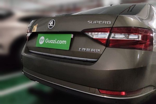 Skoda Superb 2016, 127200 км, за 6701 USD