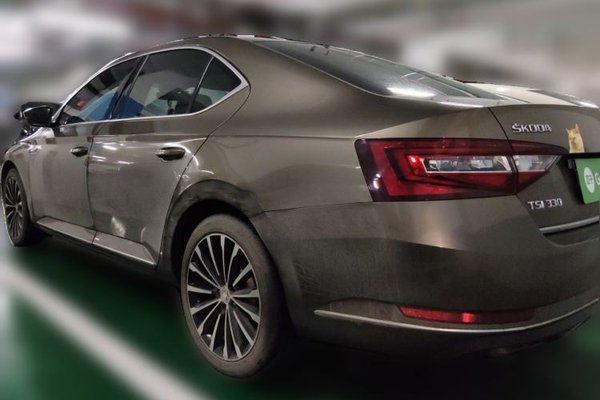 Skoda Superb 2016, 127200 км, за 6701 USD