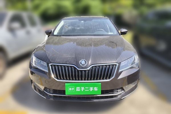 Skoda Superb 2018, 154300 км, за 7805 USD