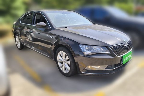Skoda Superb 2018, 154300 км, за 7805 USD