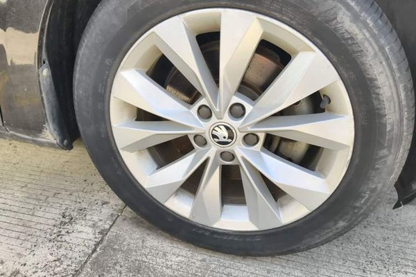 Skoda Superb 2018, 154300 км, за 7805 USD - фото 9