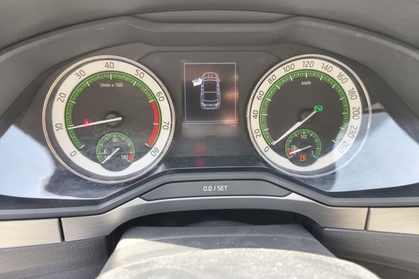 Skoda Superb 2018, 154300 км, за 7805 USD - фото 11