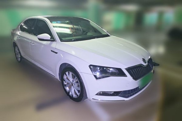 Skoda Superb 2018, 127100 км, за 7259 USD