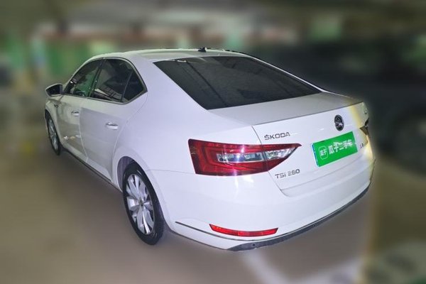 Skoda Superb 2018, 127100 км, за 7259 USD
