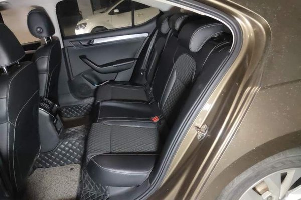 Skoda Superb 2018, 119100 км, за 6007 USD - фото 17