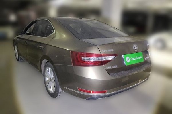 Skoda Superb 2018, 119100 км, за 6007 USD