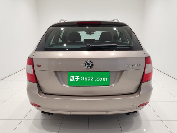 Skoda Superb Combi 2014, 101500 км, за 7998 USD