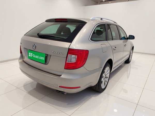 Skoda Superb Combi 2014, 101500 км, за 7998 USD - фото 6