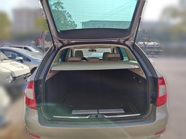 Skoda Superb Combi 2014, 101500 км, за 7998 USD - фото 16