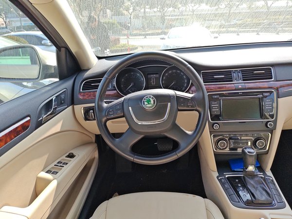 Skoda Superb Combi 2014, 101500 км, за 7998 USD - фото 9