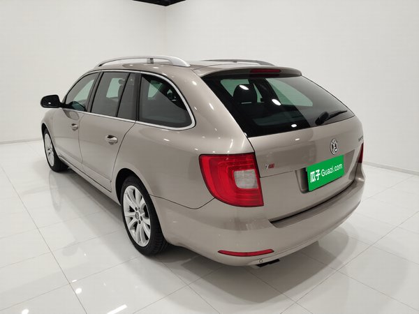 Skoda Superb Combi 2014, 101500 км, за 7998 USD