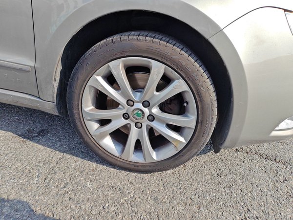 Skoda Superb Combi 2014, 101500 км, за 7998 USD - фото 8