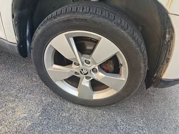 Skoda Yeti 2014, 146400 км, за 5944 USD